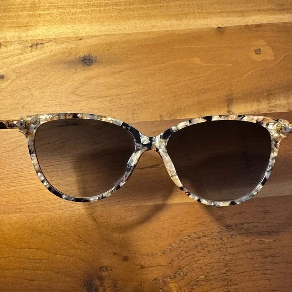 KREWE Monroe Cat Eye Sunglasses - Picture 4 of 7